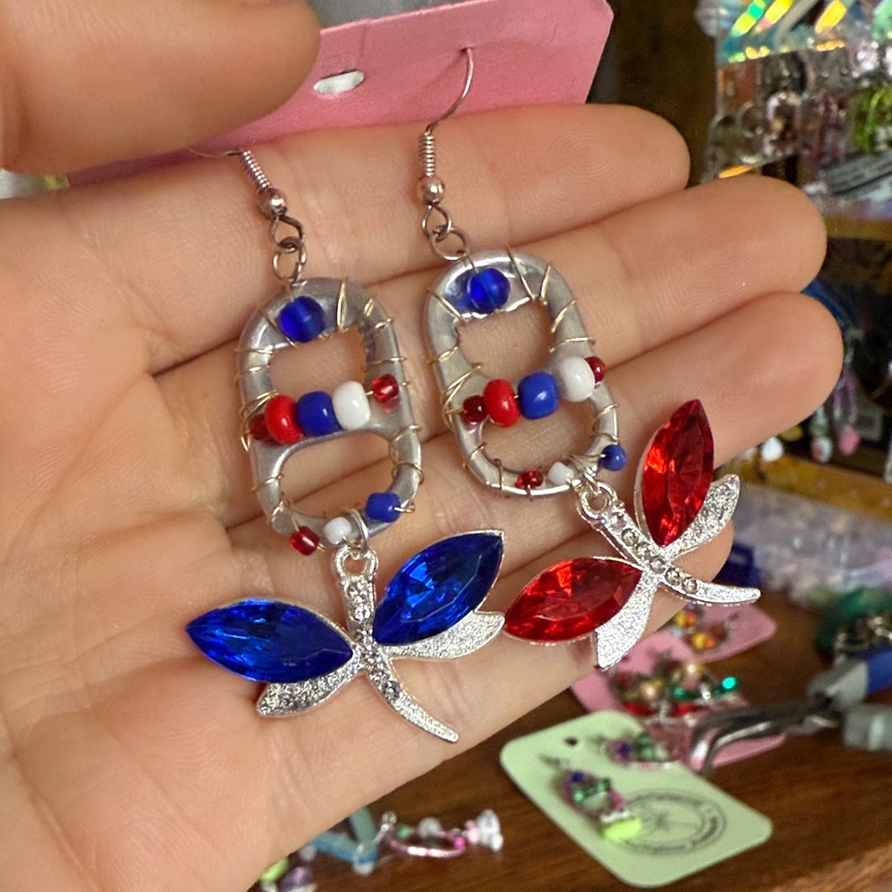U Pick Red / Blue Dragonfly Earrings can make both dragonfly’s either color too